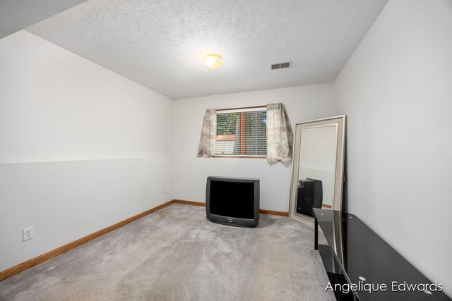 1563 Amberly Drive Se, City Of Grand Rapids, MI 49508