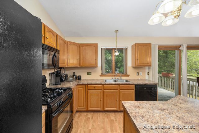 1563 Amberly Drive Se, City Of Grand Rapids, MI 49508