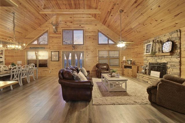 20 Hillsborough Drive, Huntsville, TX 77340