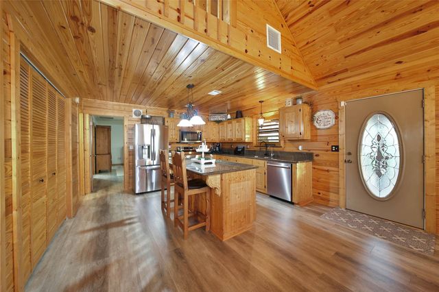 20 Hillsborough Drive, Huntsville, TX 77340