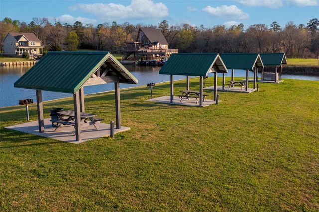 20 Hillsborough Drive, Huntsville, TX 77340