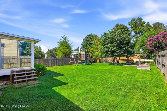 4013 Willowview Blvd, Louisville, KY 40299
