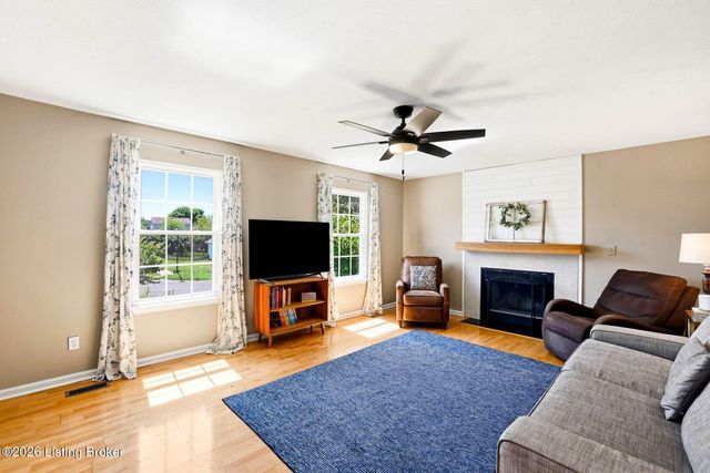 4013 Willowview Blvd, Louisville, KY 40299