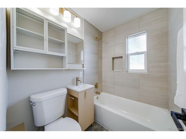 1741 Kingston St, Aurora, CO 80010
