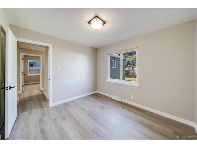 1741 Kingston St, Aurora, CO 80010