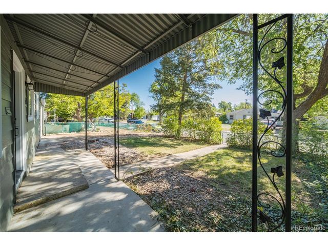 1741 Kingston St, Aurora, CO 80010