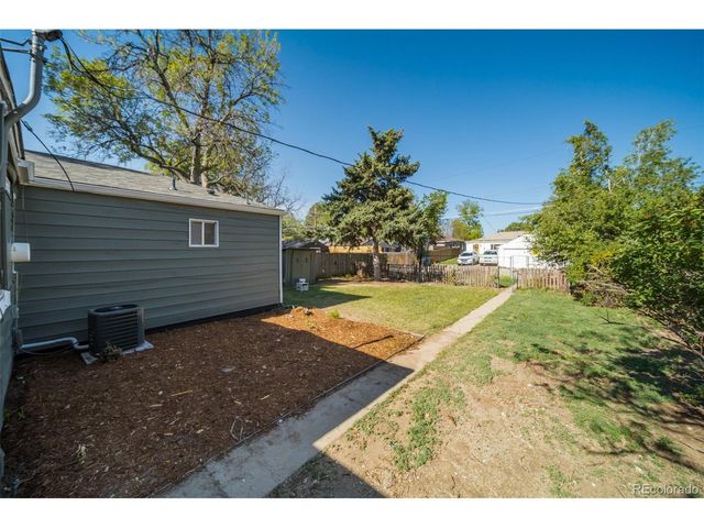 1741 Kingston St, Aurora, CO 80010