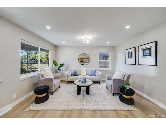 1741 Kingston St, Aurora, CO 80010