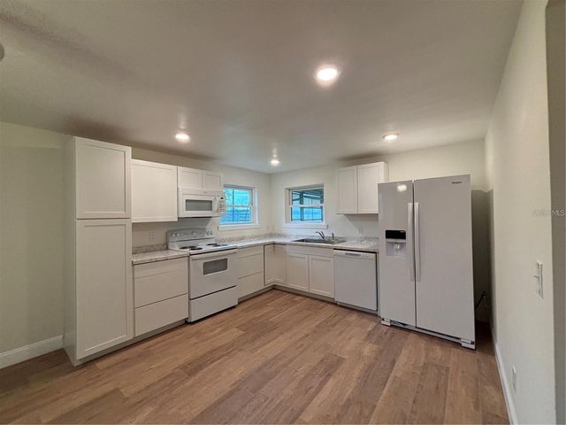 912 LAKE JESSIE DRIVE B, Winter Haven, FL 33881
