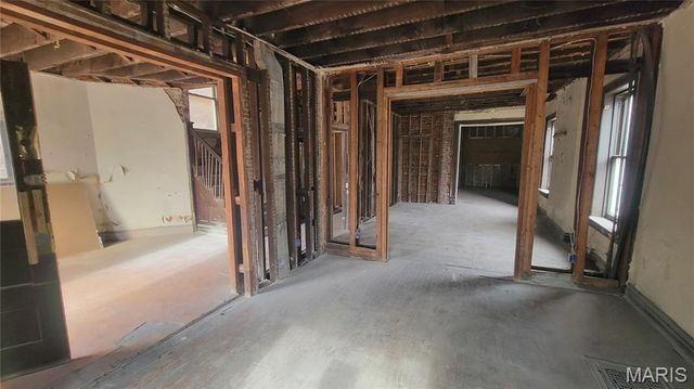 4253 Westminster Place, St Louis, MO 63108