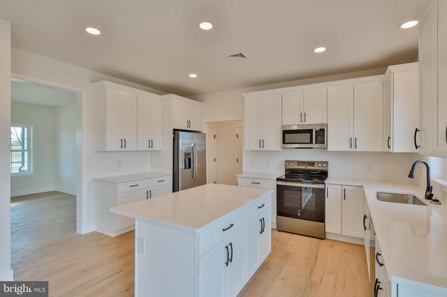 936 EMERALD VALLEY LN, Bangor, PA 18013