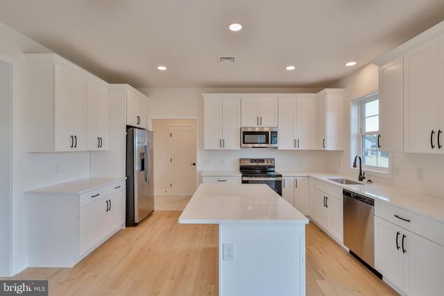 936 EMERALD VALLEY LN, Bangor, PA 18013