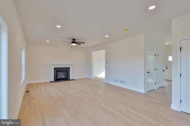 936 EMERALD VALLEY LN, Bangor, PA 18013