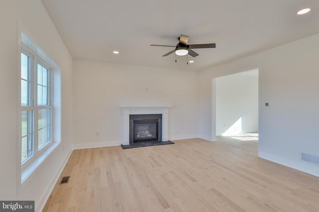 936 EMERALD VALLEY LN, Bangor, PA 18013