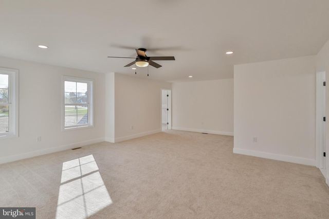 936 EMERALD VALLEY LN, Bangor, PA 18013