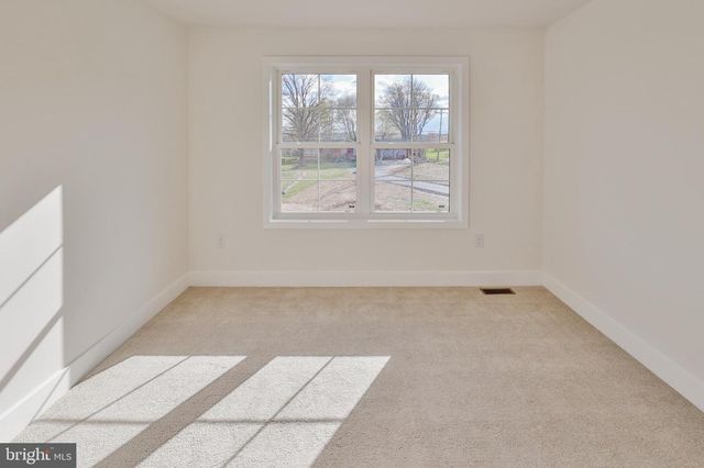 936 EMERALD VALLEY LN, Bangor, PA 18013