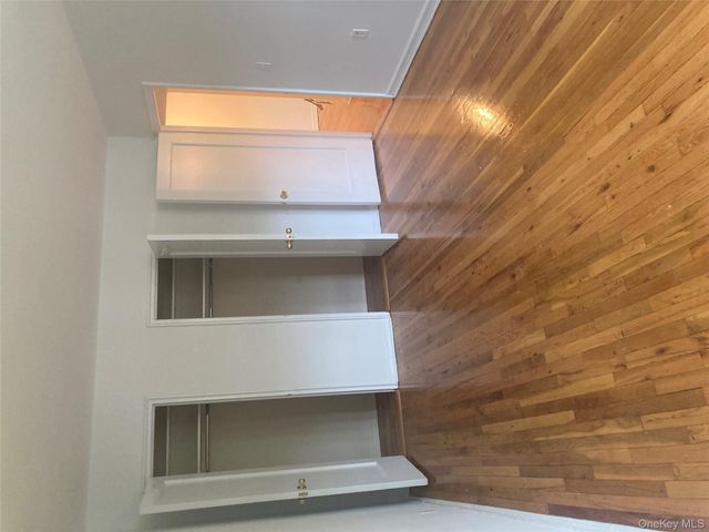 21 Schenck Avenue 2CD, Great Neck, NY 11021