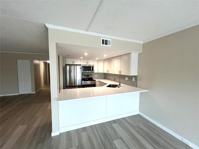 661 POINSETTIA AVENUE 109, Clearwater Beach, FL 33767