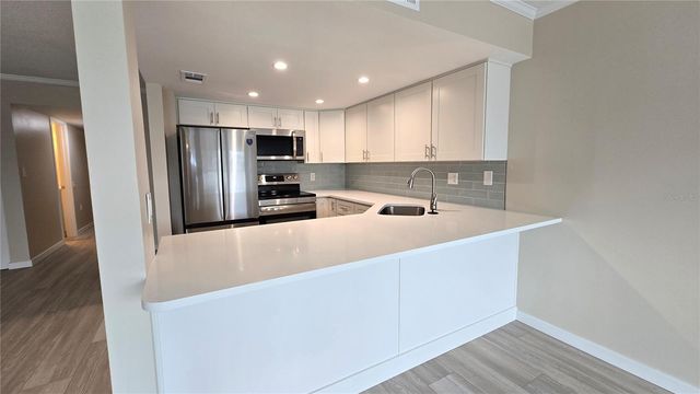 661 POINSETTIA AVENUE 109, Clearwater Beach, FL 33767