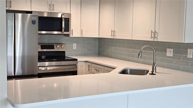 661 POINSETTIA AVENUE 109, Clearwater Beach, FL 33767