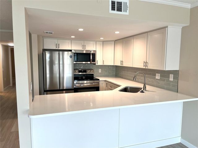 661 POINSETTIA AVENUE 109, Clearwater Beach, FL 33767