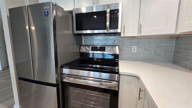 661 POINSETTIA AVENUE 109, Clearwater Beach, FL 33767