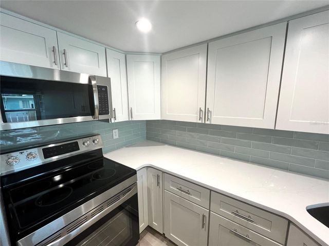 661 POINSETTIA AVENUE 109, Clearwater Beach, FL 33767