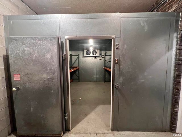 20996 N BRADY Street, Mt Joy, IA 52806