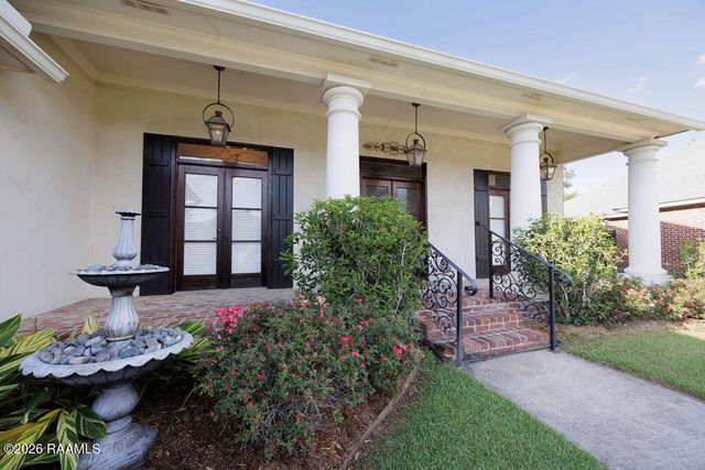 209 Belle Maison Drive, Lafayette, LA 70506