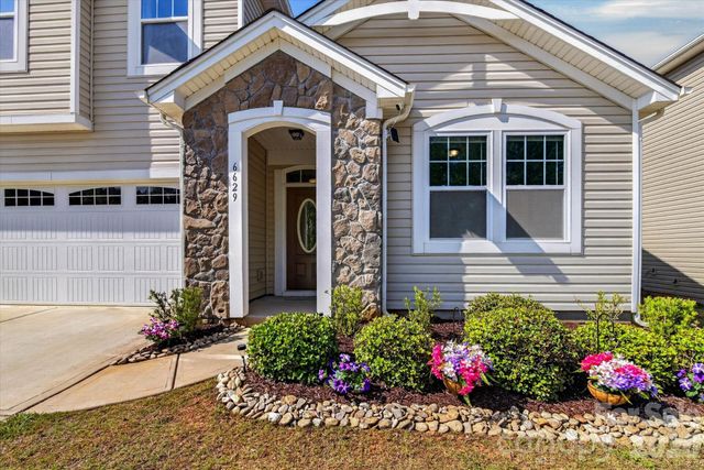 6629 Meridale Forest Drive, Charlotte, NC 28269
