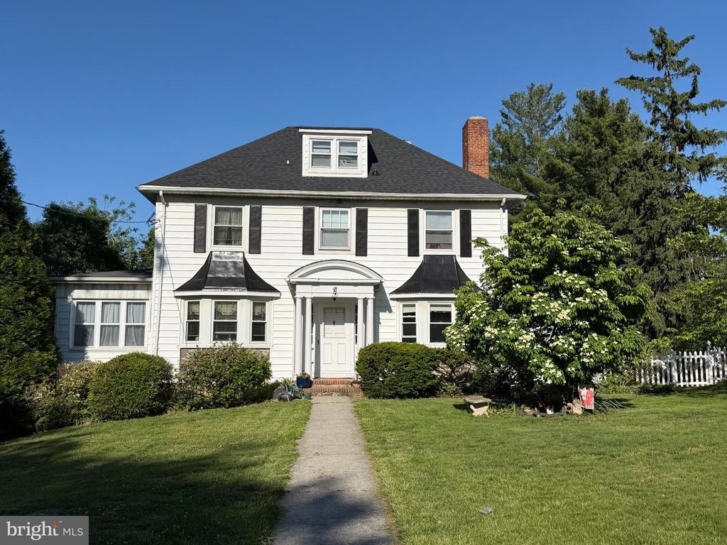 121 FOREST, Catonsville, MD 21228