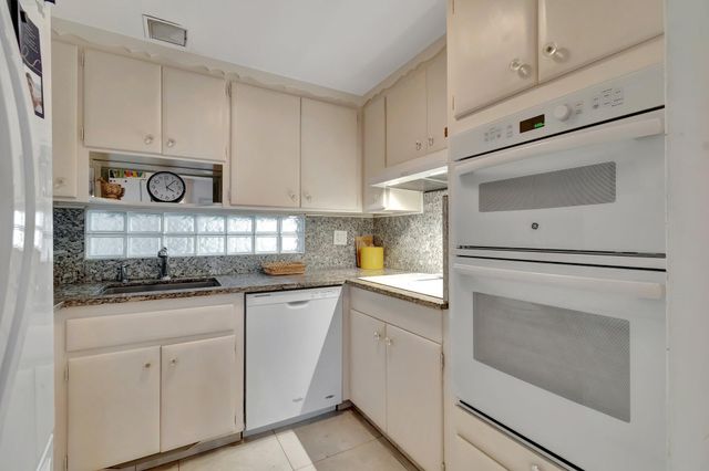 2711 S Ocean Boulevard 0020, Highland Beach, FL 33487