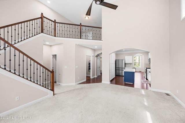 12528 Deer Lake Ln, Louisville, KY 40299