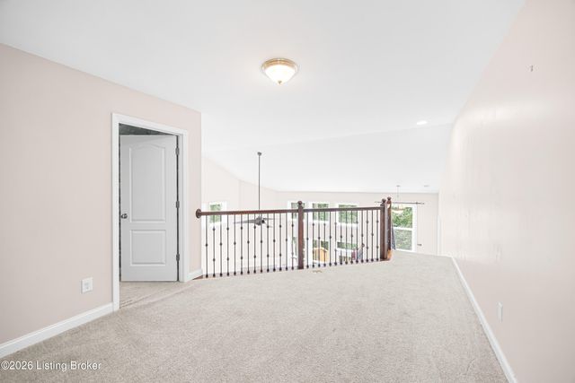 12528 Deer Lake Ln, Louisville, KY 40299