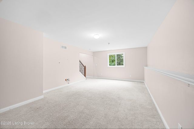 12528 Deer Lake Ln, Louisville, KY 40299