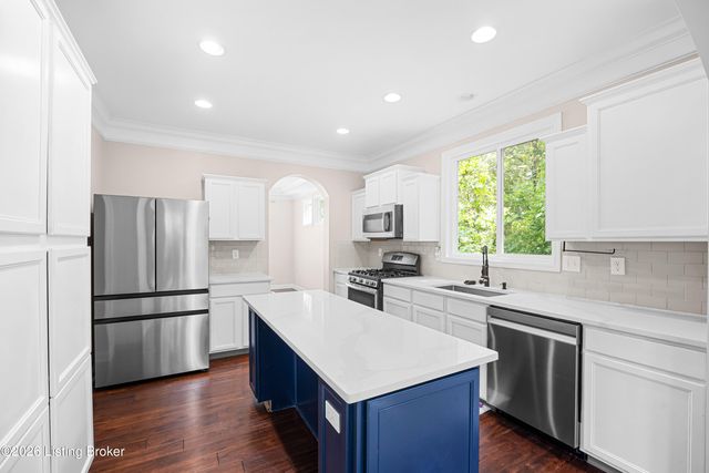 12528 Deer Lake Ln, Louisville, KY 40299