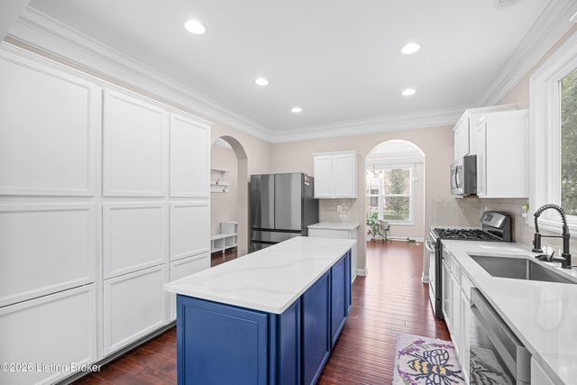 12528 Deer Lake Ln, Louisville, KY 40299