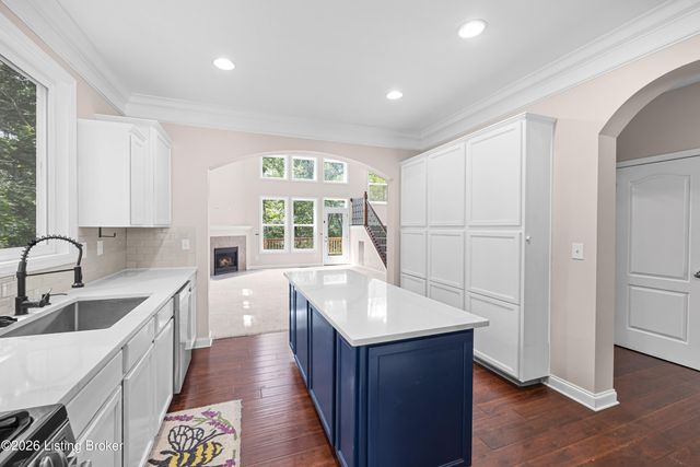 12528 Deer Lake Ln, Louisville, KY 40299