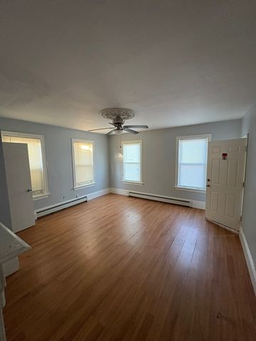 65 School St, Gardner, MA 01436