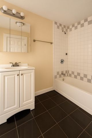 65 School St, Gardner, MA 01436