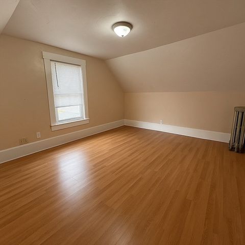 65 School St, Gardner, MA 01436