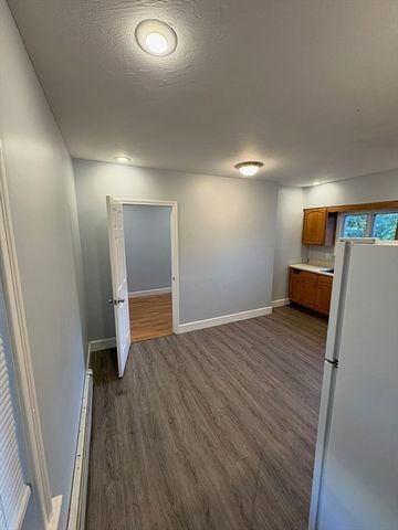 65 School St, Gardner, MA 01436