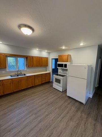 65 School St, Gardner, MA 01436