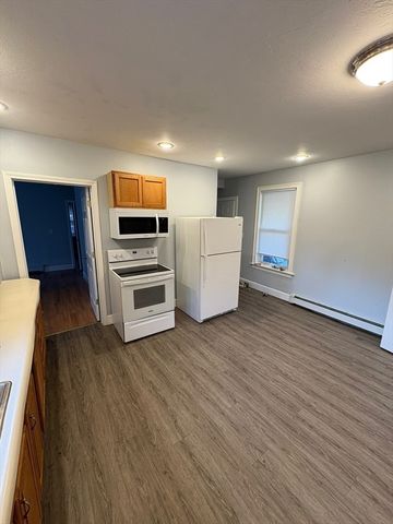 65 School St, Gardner, MA 01436