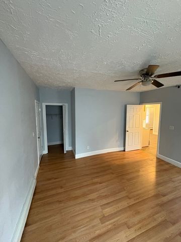 65 School St, Gardner, MA 01436