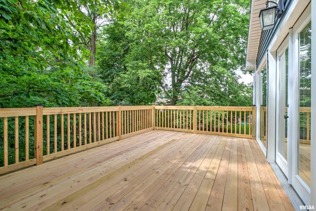 520 FONDULAC Drive, East Peoria, IL 61611