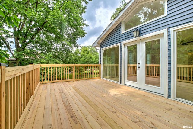 520 FONDULAC Drive, East Peoria, IL 61611