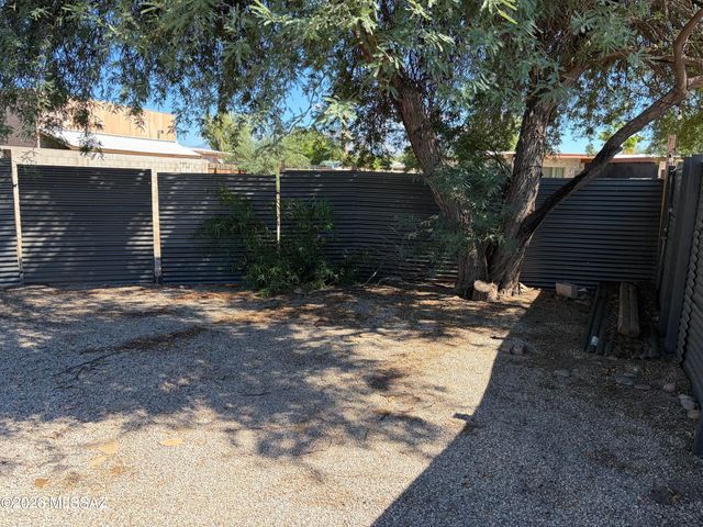 6832 N Autumn Place, Tucson, AZ 85741