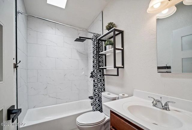 6832 N Autumn Place, Tucson, AZ 85741