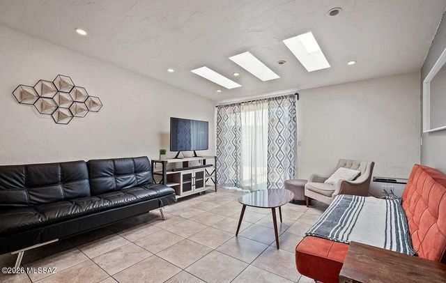 6832 N Autumn Place, Tucson, AZ 85741
